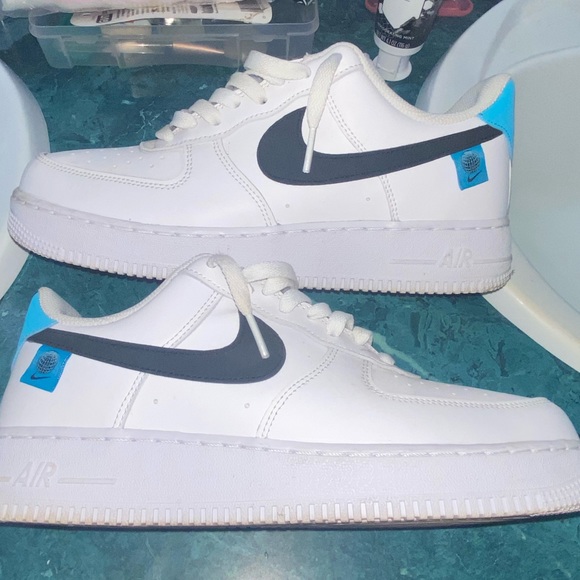 Nike AirForce1s worldwide size 8.5 - Picture 2 of 4